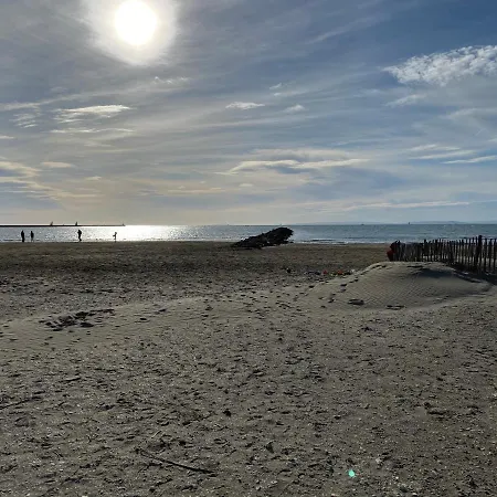 Joli Studio Cabine 2 A 5 Pers ,plein De Charme, Bord De Mer, Port Camargue *